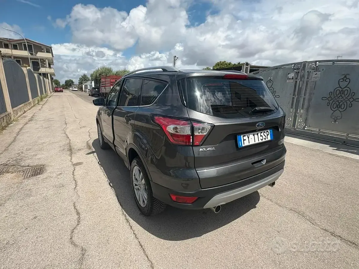 Usata Ford Kuga ST-Line 120 CV (88 kW) 2019 Grigio SUV