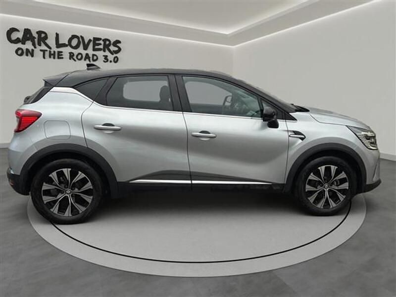 Usata Renault Captur Techno 145 CV (106 kW) 2023 Grigio chiaro SUV