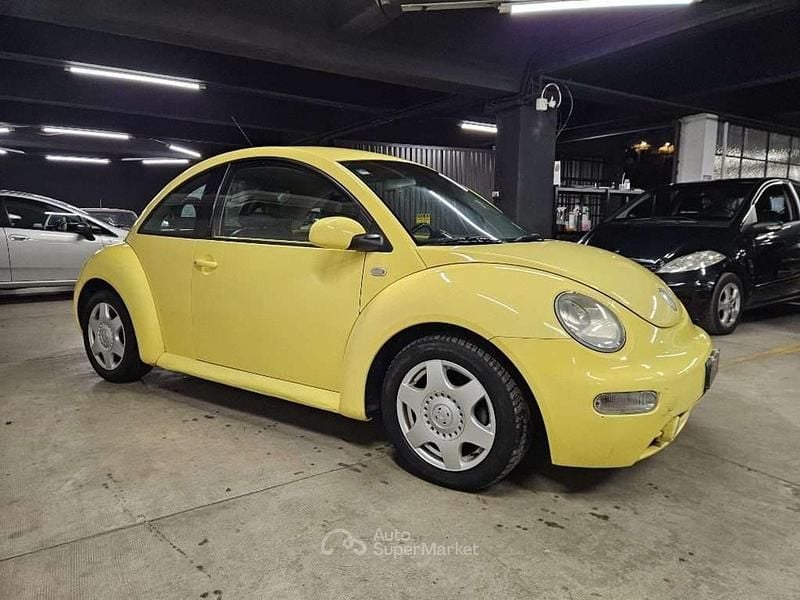 Usata VW New Beetle 90 CV (66 kW) 2000 Giallo Utilitaria