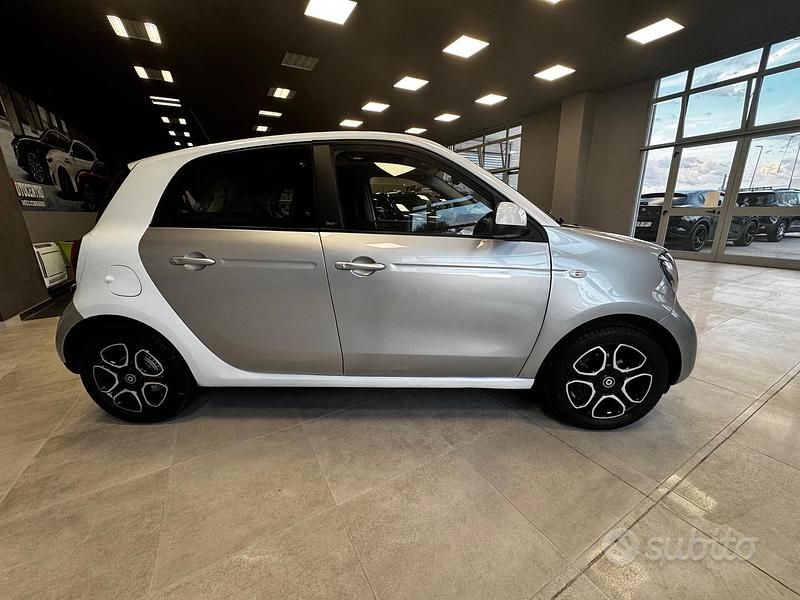 Usata Smart ForFour Passion 70 CV (51 kW) 2017 Grigio Utilitaria