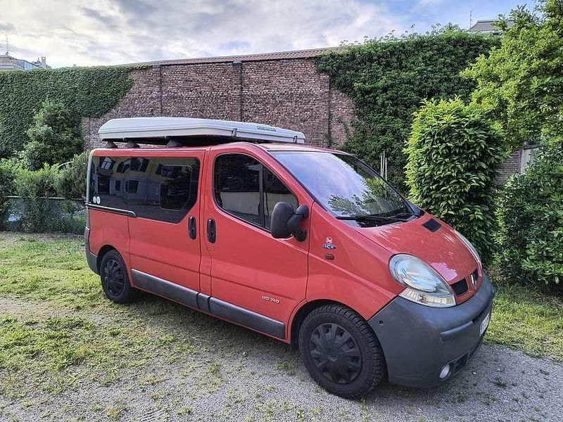 Usata Renault Trafic 140 CV (102 kW) 2006 Rosso Monovolume