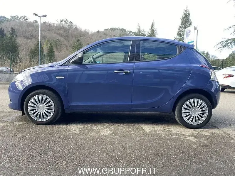 Usata Lancia Ypsilon Silver 69 CV (50 kW) 2018 Blu Utilitaria
