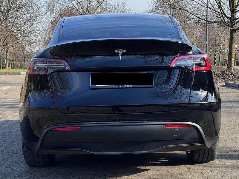 Usata Tesla Model Y RWD 88 kW (120 CV) 2023 Nero SUV