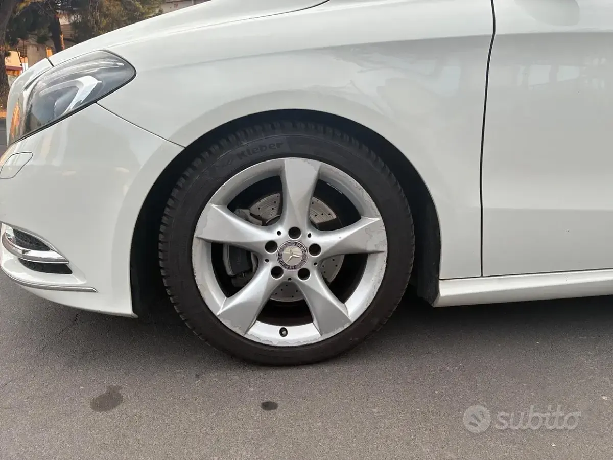 Usata Mercedes B180 Premium 109 CV (80 kW) 2013 Bianco Utilitaria