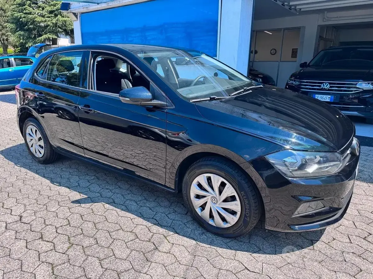 Käytetty VW Polo Trendline 80 HP (58 kW) 2019 Musta Viistoperä