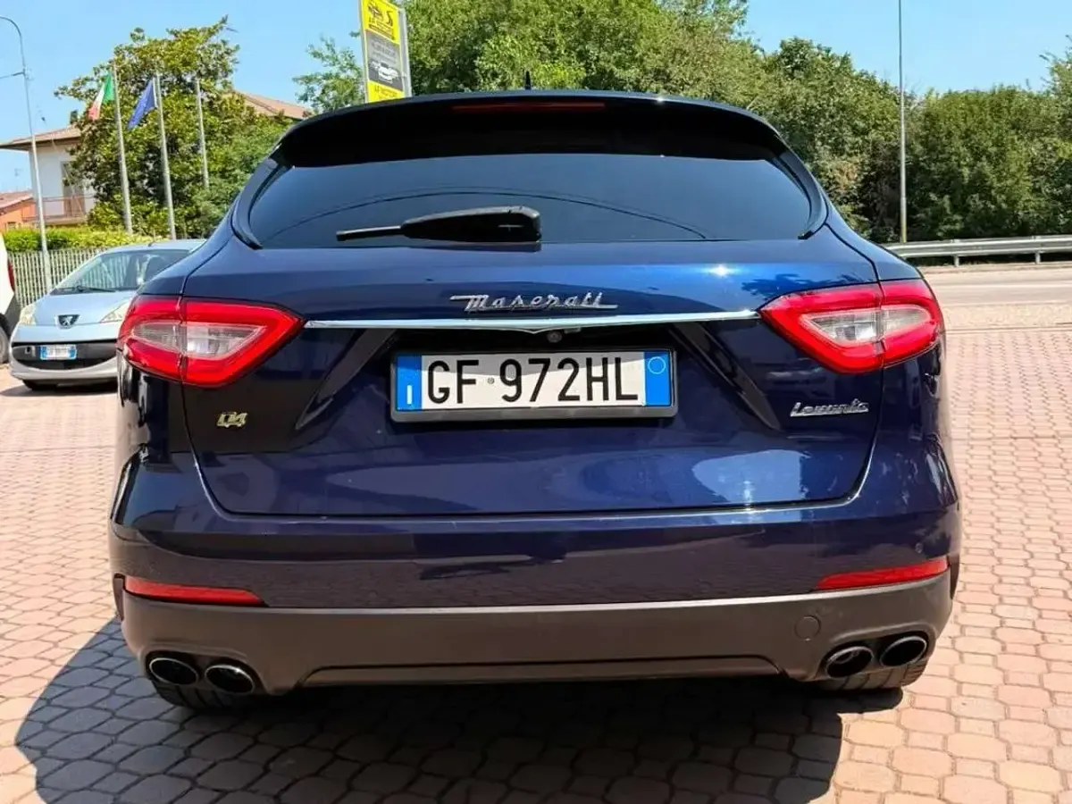 Usata Maserati Levante 250 CV (183 kW) 2017 Blu/azzurro SUV