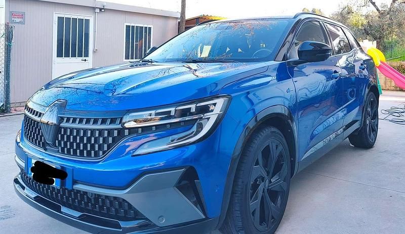 Usata Renault Austral Iconic Esprit Alpine 200 CV (147 kW) 2023 Blu/azzurro SUV