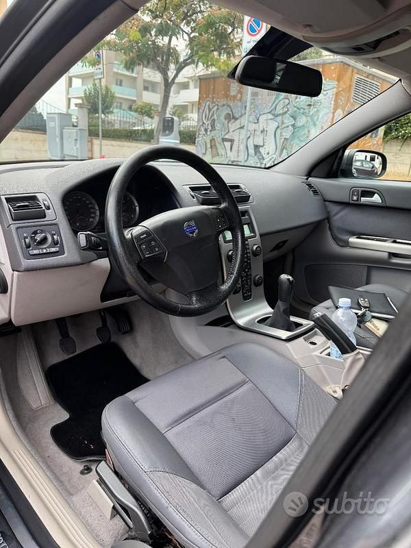 Usata Volvo V50 Momentum 136 CV (100 kW) 2007 Grigio Station wagon