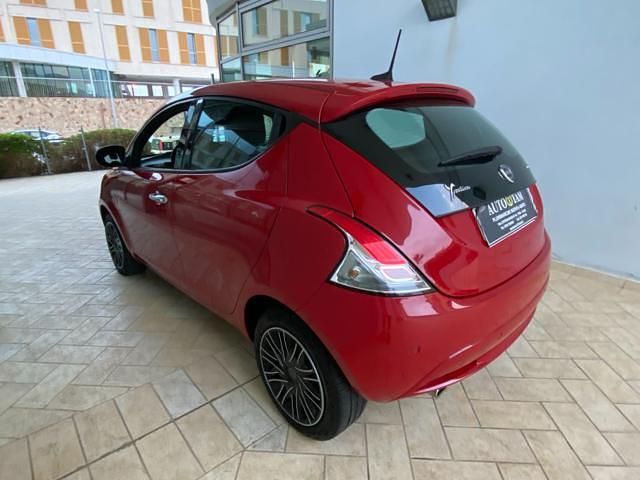 Usata Lancia Ypsilon S 69 CV (50 kW) 2022 Rosso Utilitaria