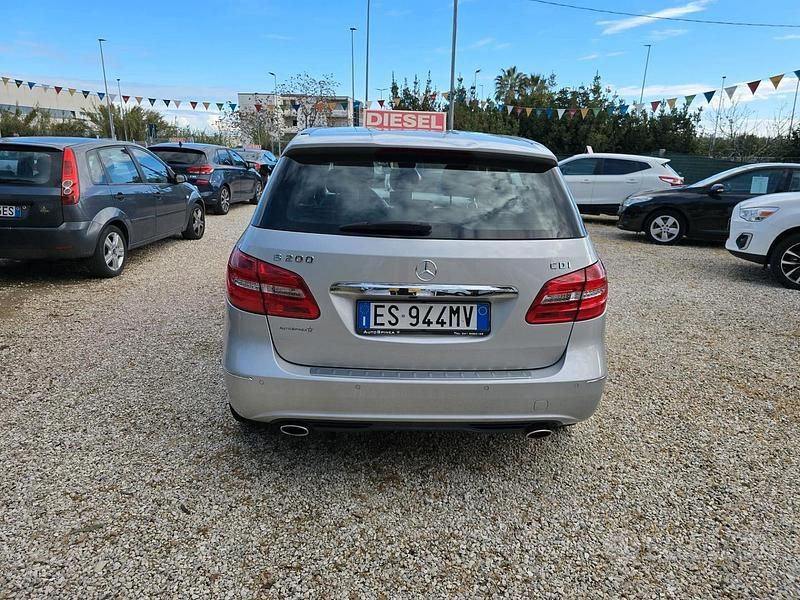 Usata Mercedes B200 Premium 136 CV (100 kW) 2013 Grigio Utilitaria