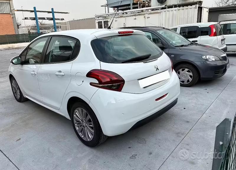 Usata Peugeot 208 Allure 82 CV (60 kW) 2016 Bianco Utilitaria