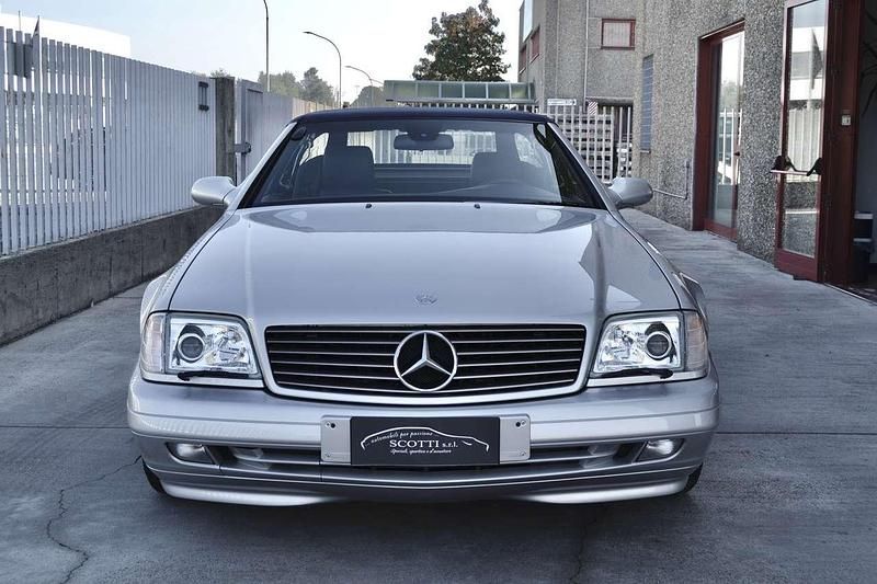 Usata Mercedes SL320 224 CV (164 kW) 1999 Argento Cabrio