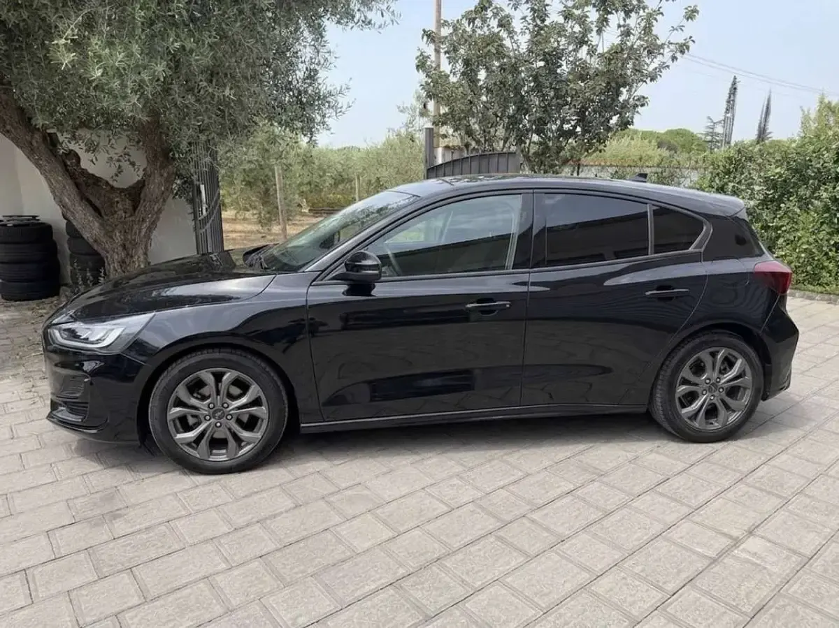 Usata Ford Focus ST-Line 125 CV (91 kW) 2024 Agate black metallizzato Berlina
