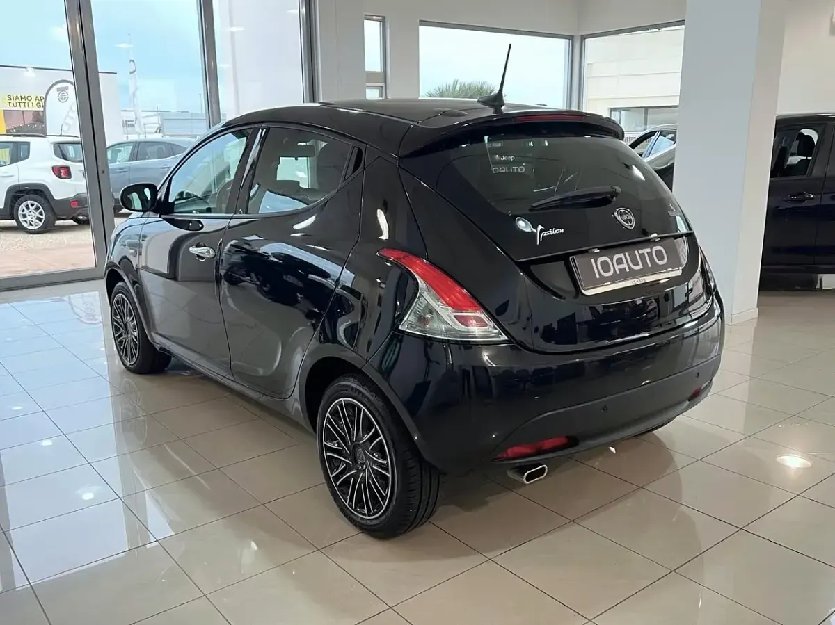 Usata Lancia Ypsilon Gold 69 CV (50 kW) 2023 Nero Utilitaria