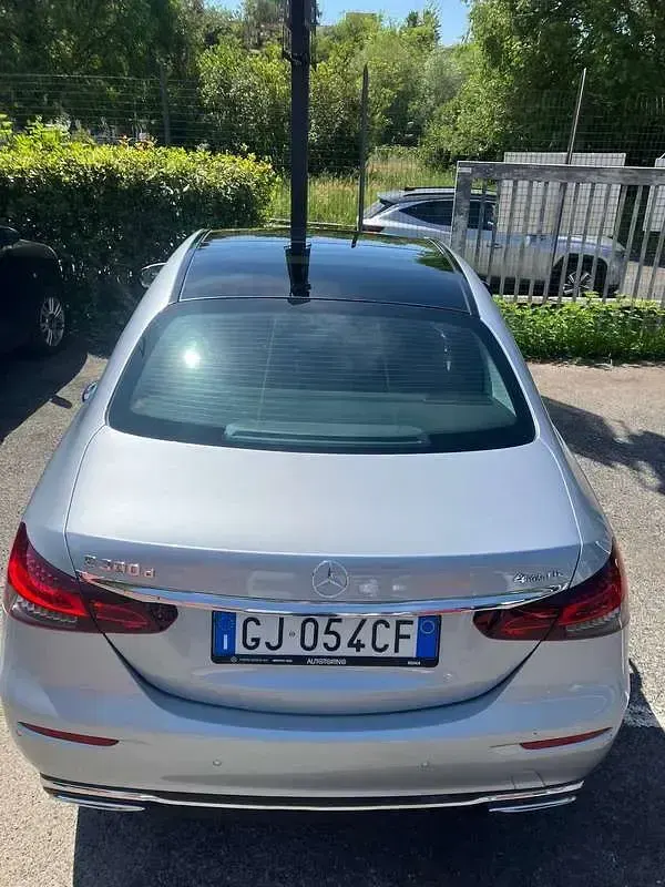 Usata Mercedes E300 Premium 265 CV (194 kW) 2022 Argento Berlina