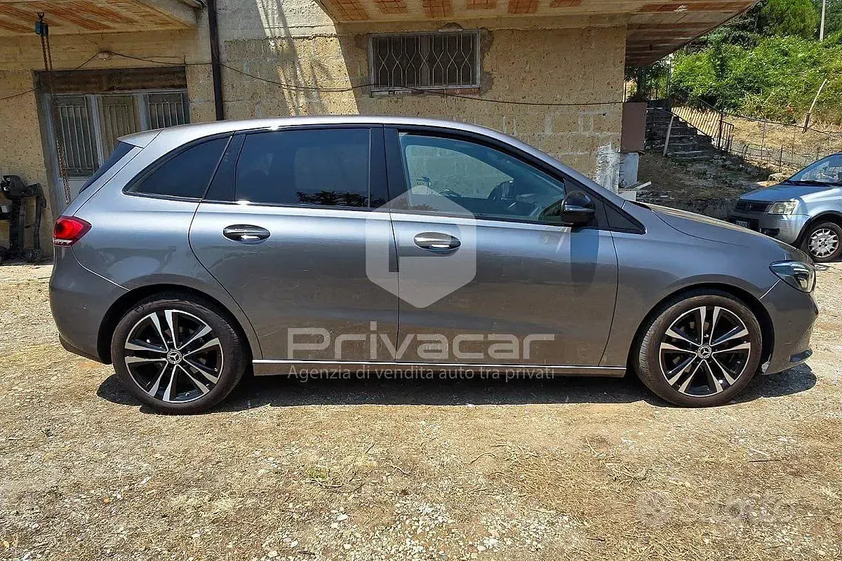 Usata Mercedes B180 116 CV (85 kW) 2019 Grigio Utilitaria