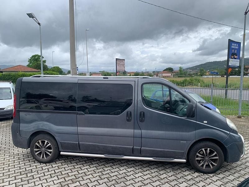 Usata Opel Vivaro 114 CV (83 kW) 2011 Grigio Monovolume