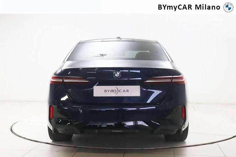 Usata BMW 520 M Sport 197 CV (144 kW) 2024 Tanzanite blue metallizzato Berlina