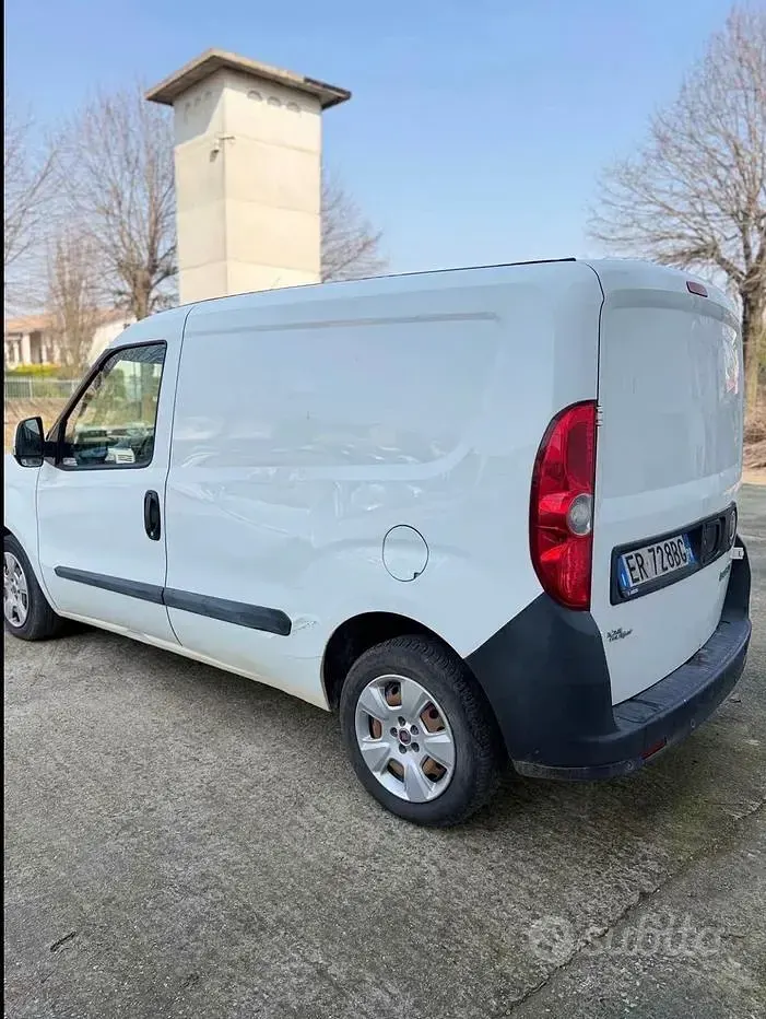 Usata Fiat Doblò Dynamic 105 CV (77 kW) 2014 Bianco Monovolume