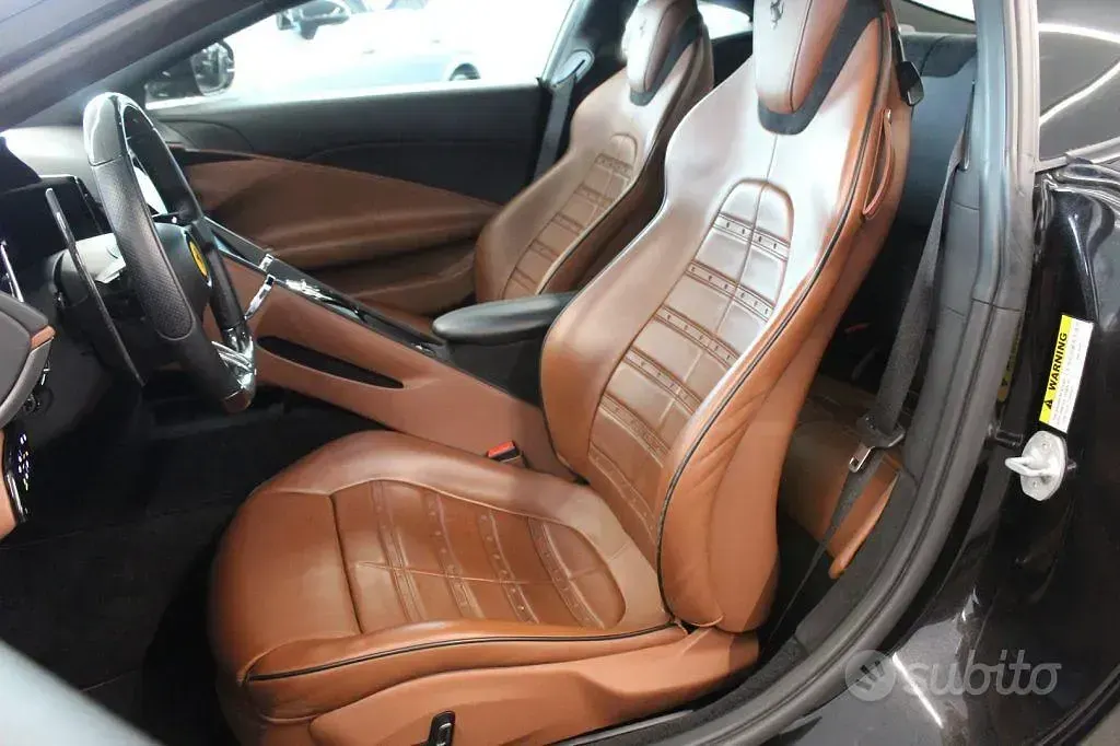 Usata Ferrari Roma 620 CV (456 kW) 2023 Nero Coupé
