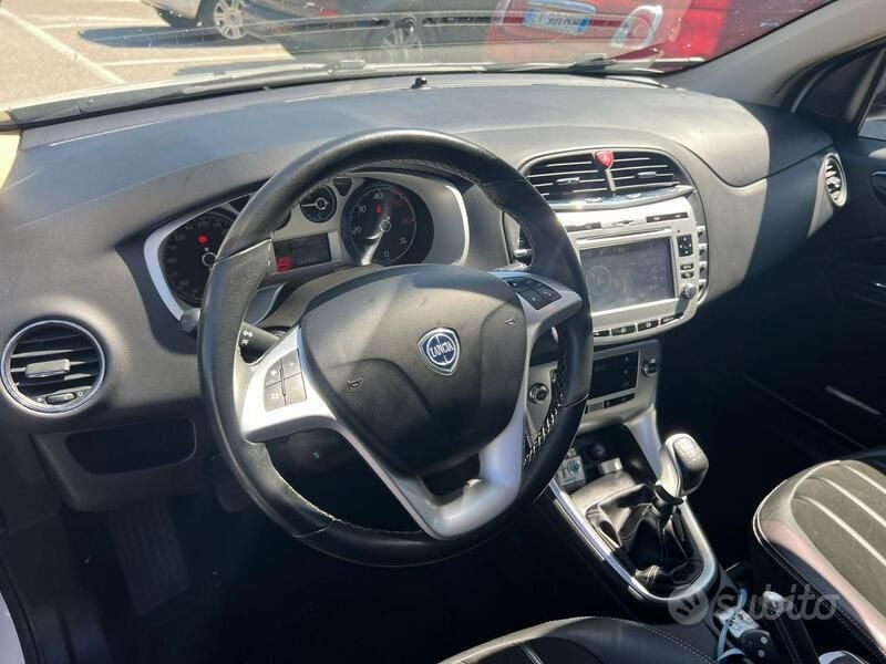 Usata Lancia Delta 120 CV (88 kW) 2010 Bianco Utilitaria