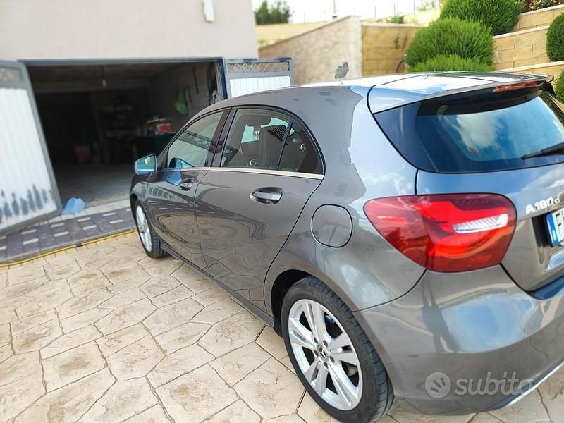 Usata Mercedes A180 2017 Grigio Berlina