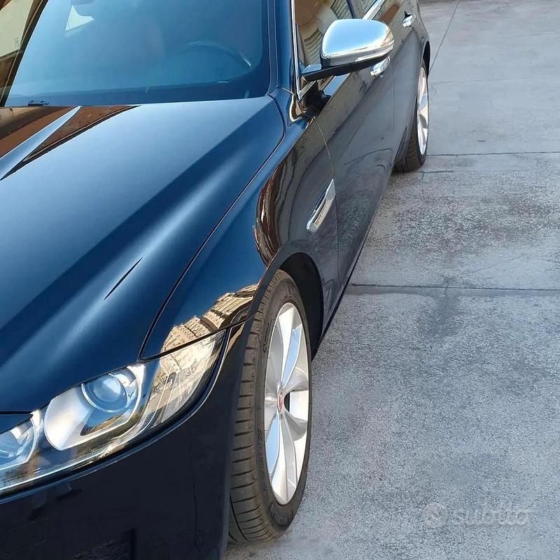 Usata Jaguar XF 200 CV (147 kW) 2017 Nero Berlina