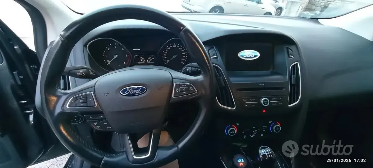 Usata Ford Focus Titanium 120 CV (88 kW) 2017 Grigio Station wagon