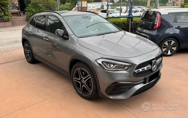 Grigio Usata 2021 Mercedes GLA200 Premium SUV | 34.900 € (Buon prezzo) - Immagine 1/4