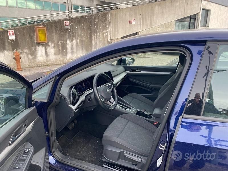 Usata VW Golf VIII Life 110 CV (80 kW) 2023 Blu Berlina