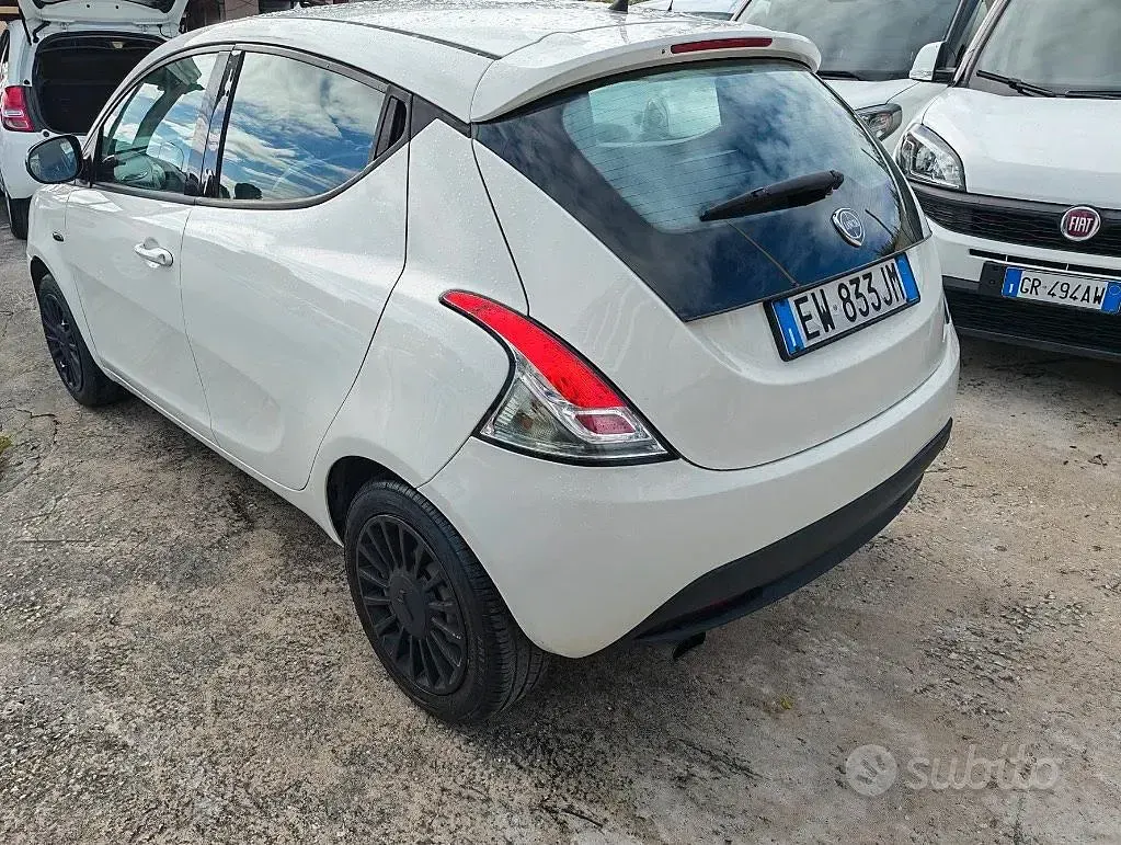 Usata Lancia Ypsilon 95 CV (69 kW) 2014 Bianco Utilitaria