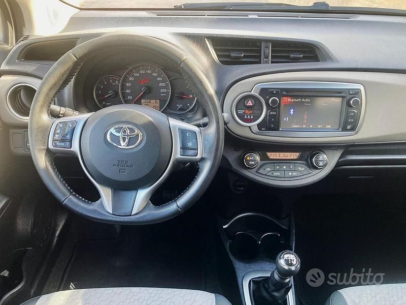 Usata Toyota Yaris 90 CV (66 kW) 2013 Bianco Utilitaria
