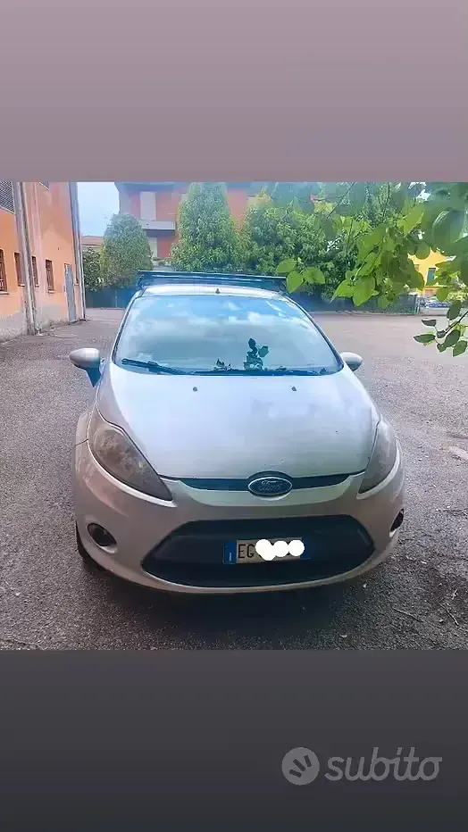 Usata Ford Fiesta 82 CV (60 kW) 2011 Grigio Berlina