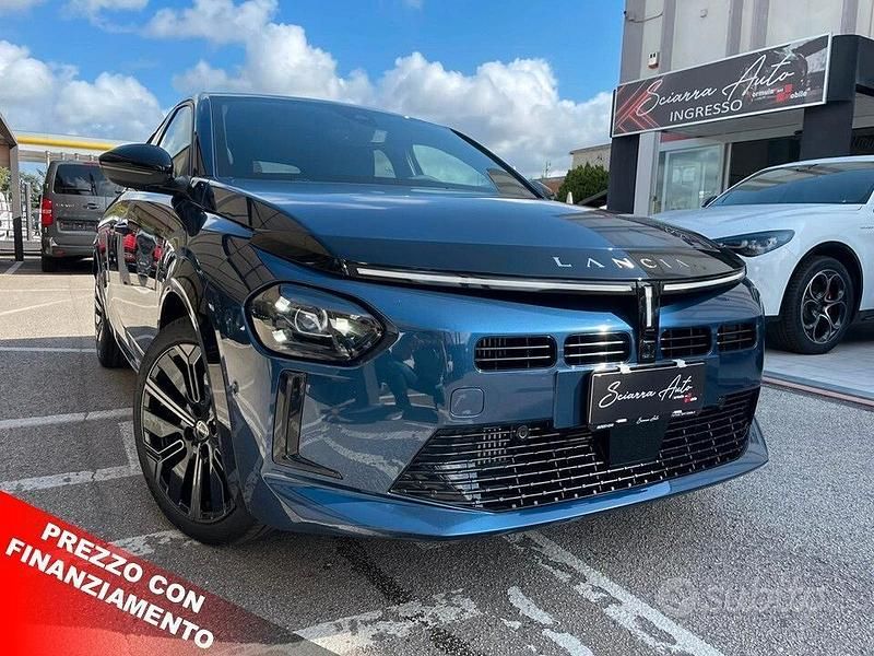 Blu Nuova 2025 Lancia Ypsilon Due volumi | 22.700 € (Molto cara) - Immagine 1/4