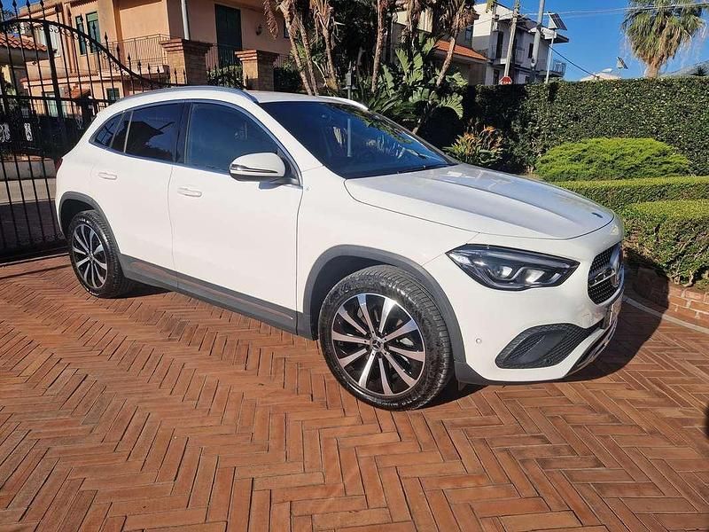 Bianco Usata 2022 Mercedes GLA180 SUV | 33.000 € (Buon prezzo) - Immagine 1/4
