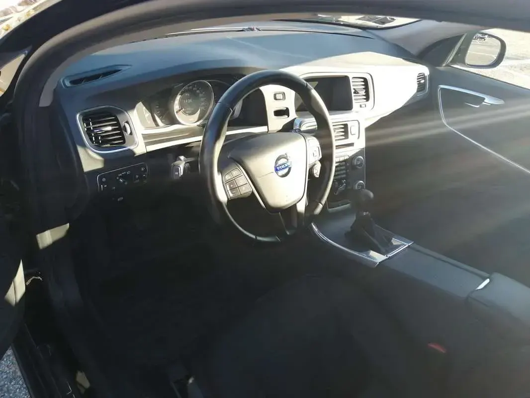 Usata Volvo V60 Momentum 114 CV (83 kW) 2015 Station wagon