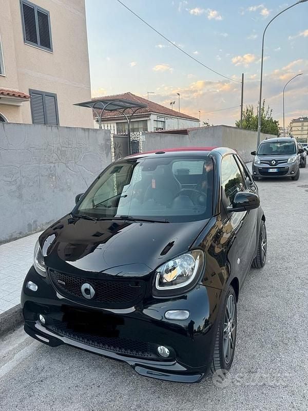 Nero Usata 2017 Smart ForTwo Cabrio Brabus Cabrio | 22.000 € (Cara) - Immagine 1/4
