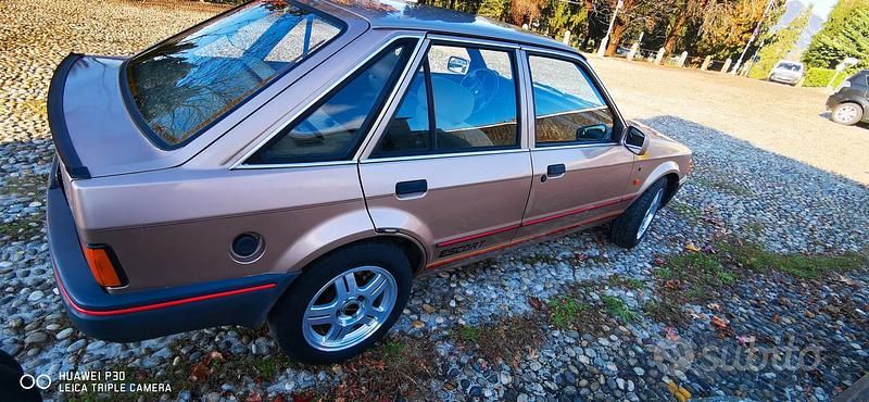 Usata Ford Escort Ghia 73 CV (53 kW) 1988 Bronzo Berlina