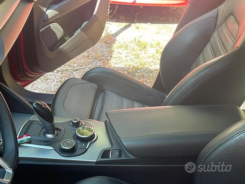 Rosso Usata 2018 Alfa Romeo Stelvio SUV | 18.000 € (Buon prezzo) - Immagine 1/4