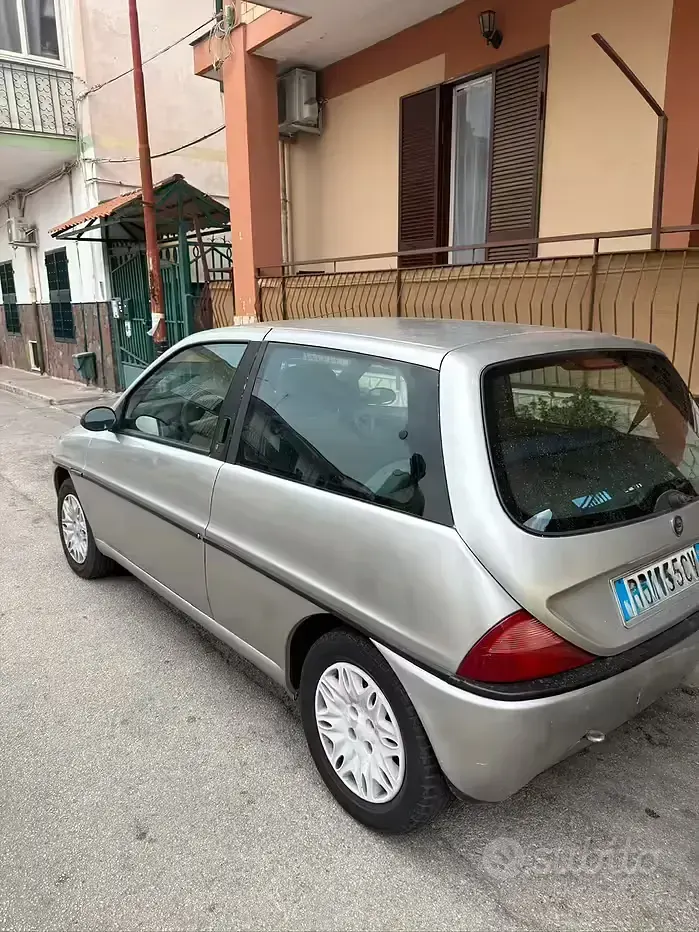Usata Lancia Ypsilon 54 CV (39 kW) 2001 Utilitaria