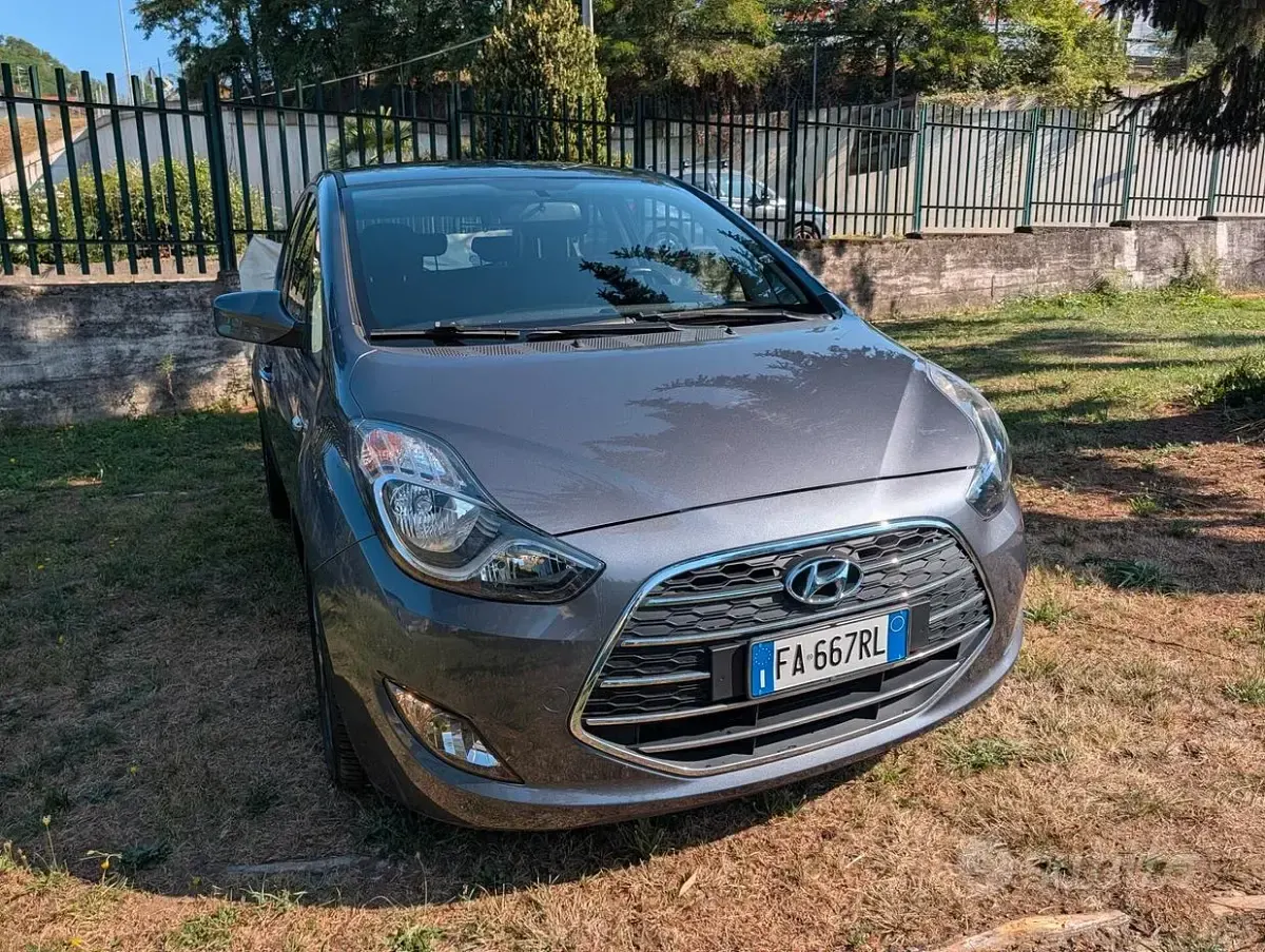 Usata Hyundai ix20 Comfort 90 CV (66 kW) 2015 Grigio Utilitaria