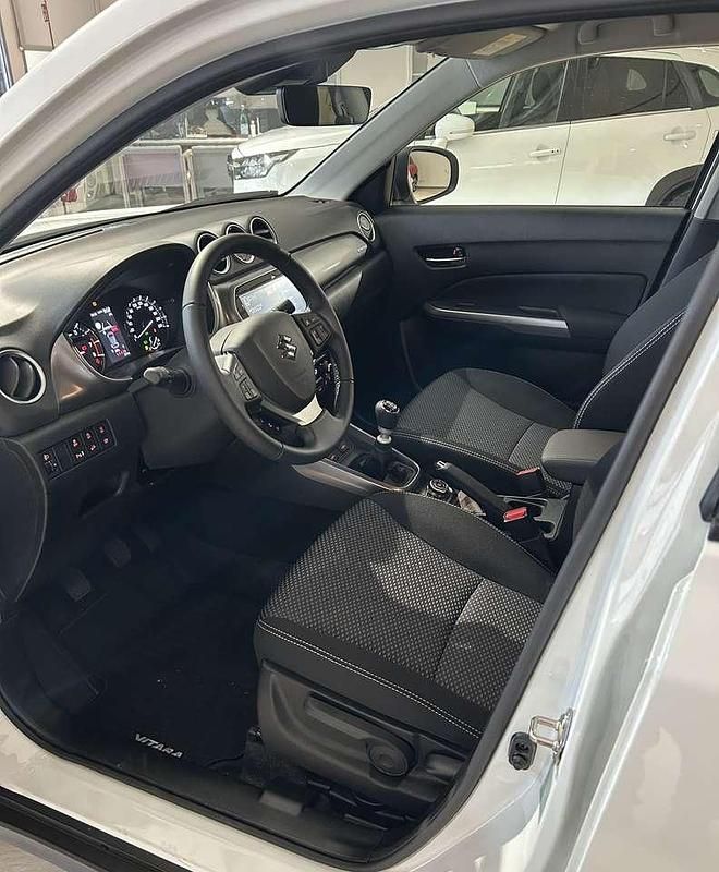 Nuova Suzuki Vitara 110 CV (80 kW) 2026 Bianco santorini SUV