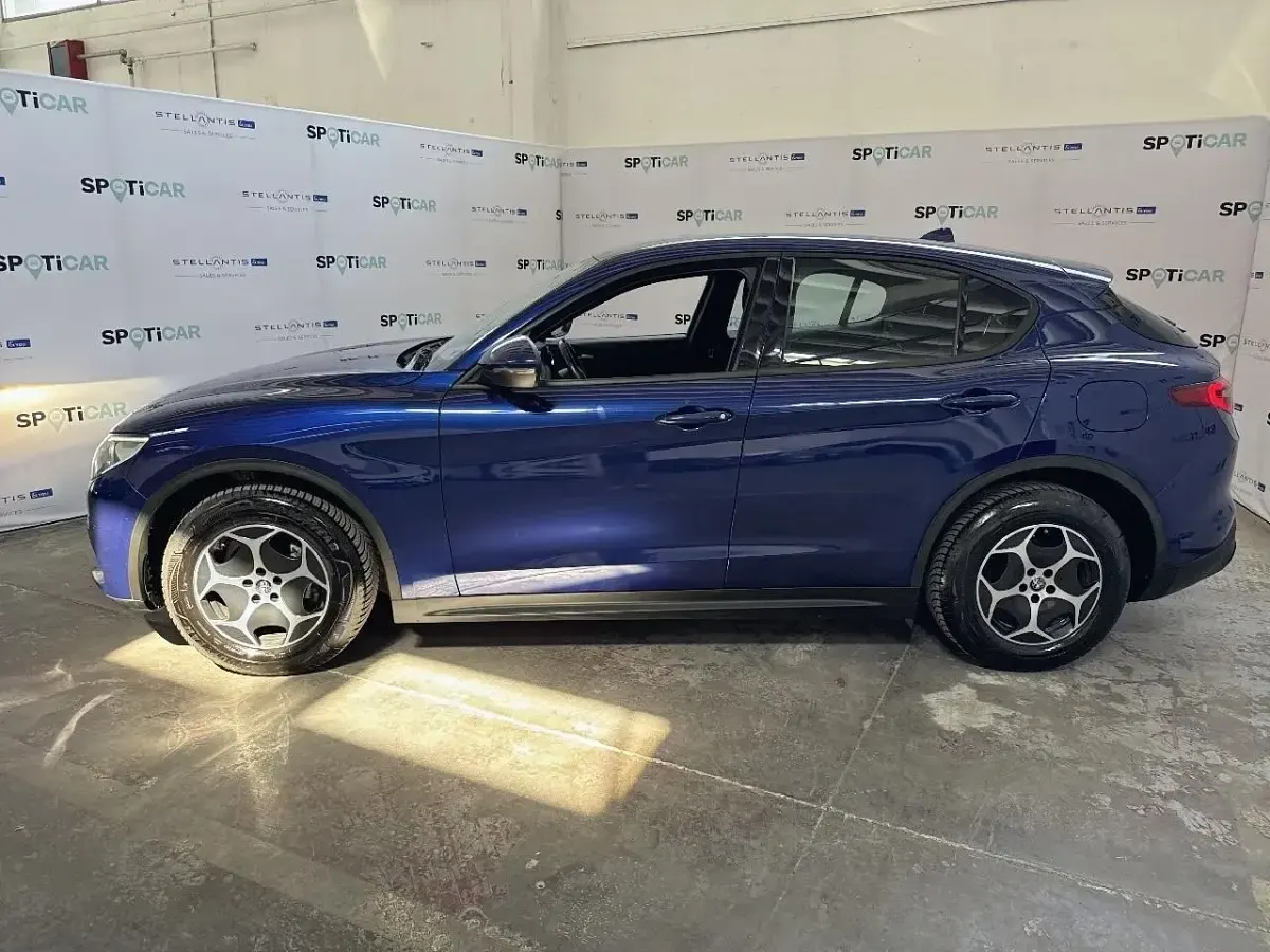 Usata Alfa Romeo Stelvio Business 190 CV (139 kW) 2022 Blu SUV
