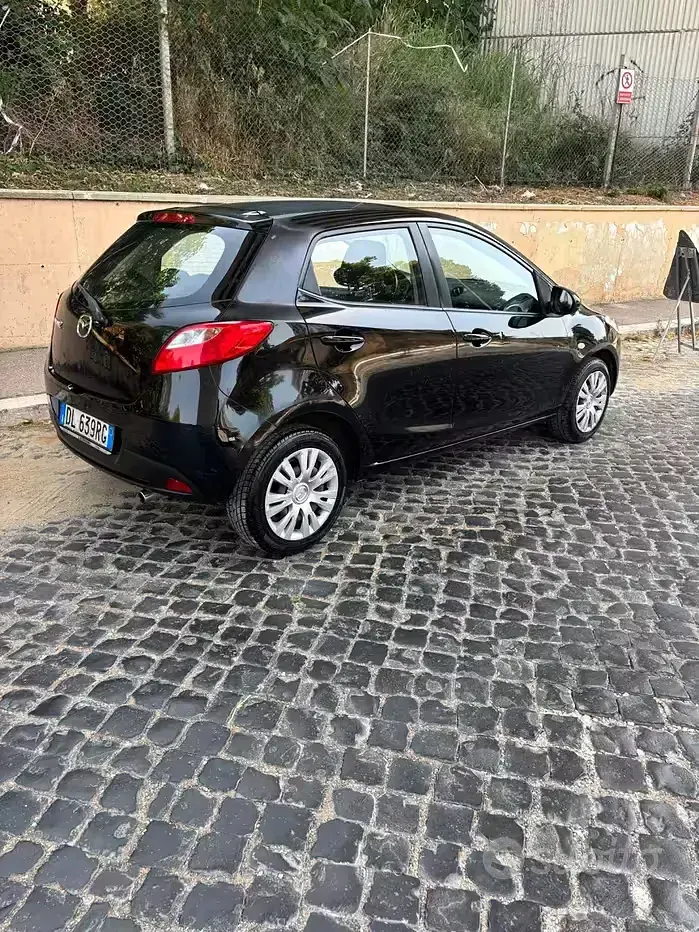 Usata Mazda 2 75 CV (55 kW) 2007 Nero Utilitaria