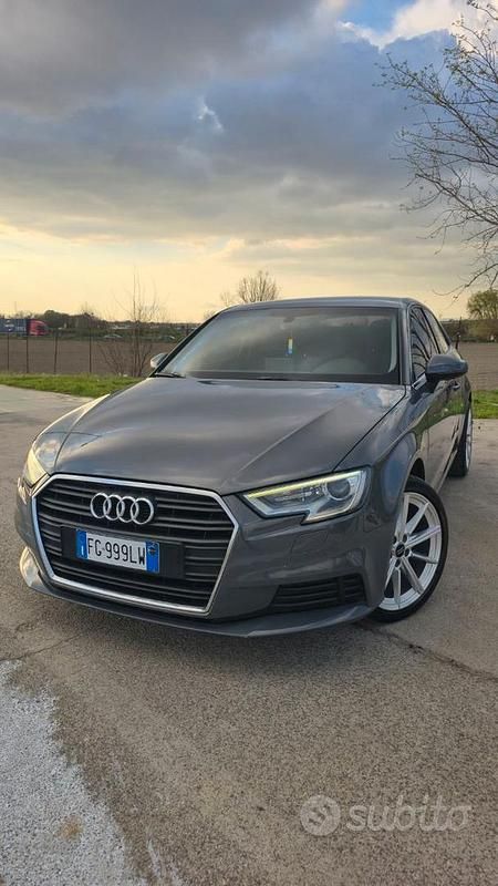 Usado Audi A3 110 CV (80 kW) 2017 Gris Berlina