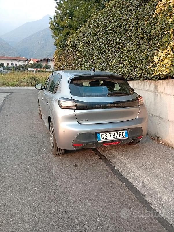 Usata Peugeot 208 101 CV (74 kW) 2024 Grigio Utilitaria