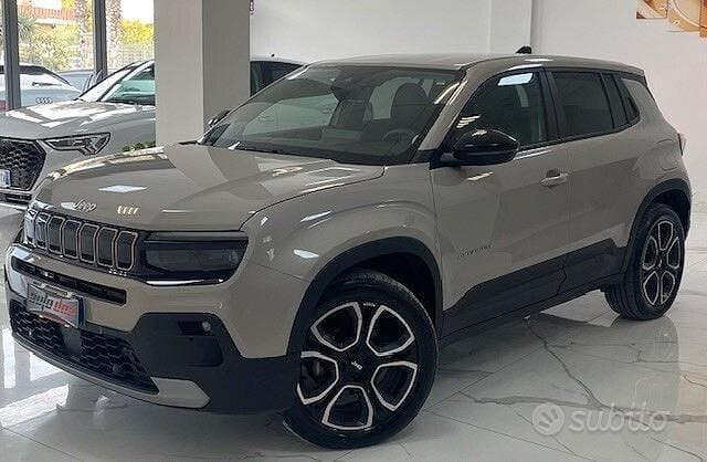 Usata Jeep Avenger Summit 100 CV (73 kW) 2025 Grigio SUV