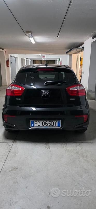Usata Kia Rio 90 CV (66 kW) 2016 Nero Utilitaria