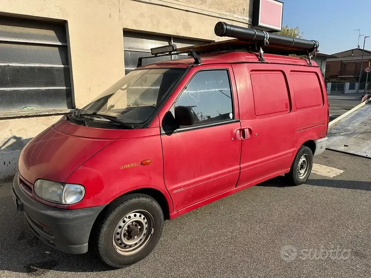 Usata Nissan Vanette 75 CV (55 kW) 1998 Rosso Monovolume