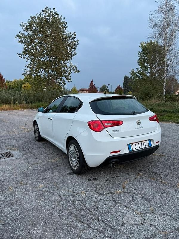 Usata Alfa Romeo Giulietta 109 CV (80 kW) 2011 Utilitaria